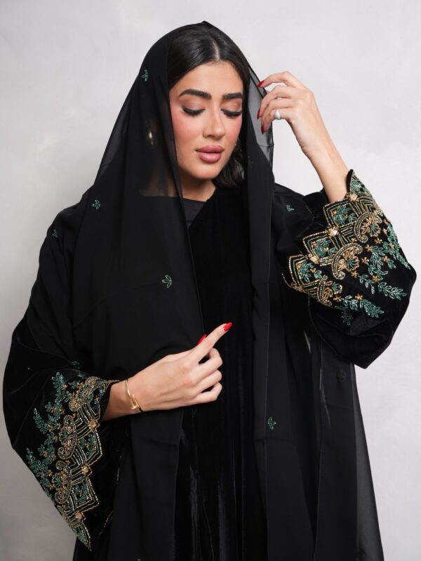 عباية مخمل شتوية