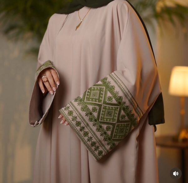 عباية بتصميم خاص
R56