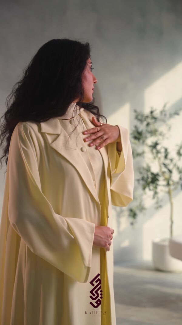 عباية بقصة بليزر مبطنة